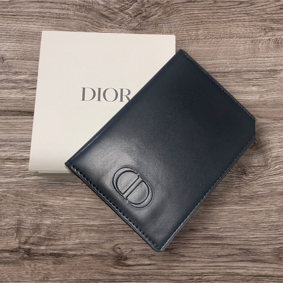 New in Bag Christian Dior Navy VIP Passport Holder - Picture 1 of 4